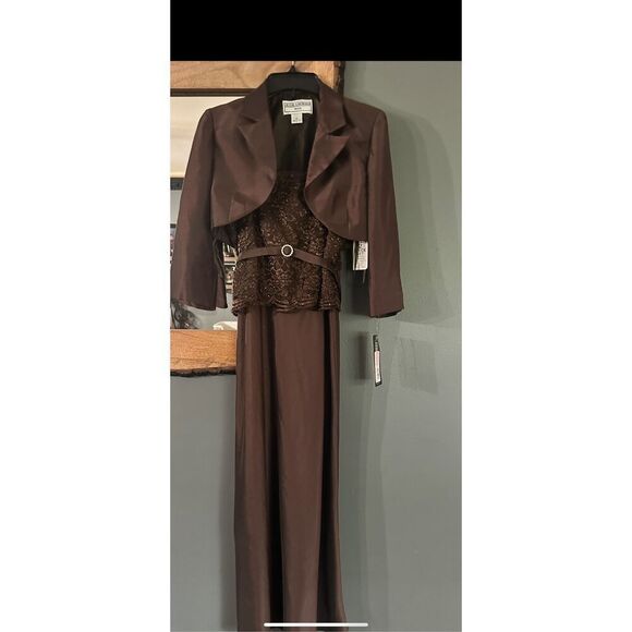 Jessica Howard from Dillards two piece gown size 4 petite. With matching jacket - Picture 15 of 16